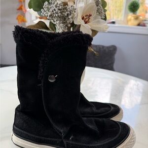 Stylish Black Winter Boots for Women